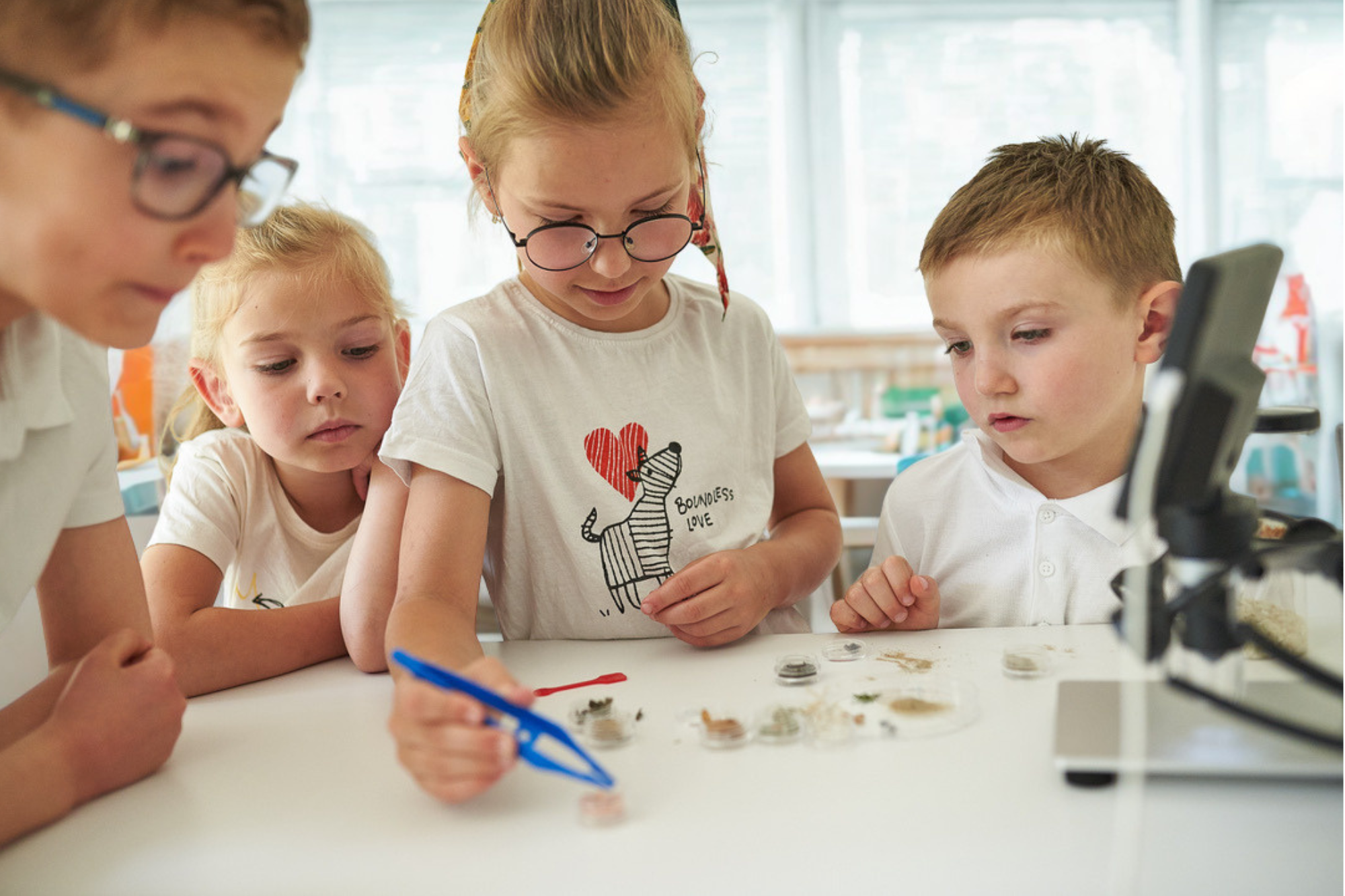 Zajęcia naukowe KidLab dla dzieci — zdjęcie 30 z 37